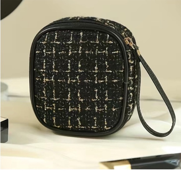 Tweed Wristlet Cosmetic Bag -Boutique-New! LAST ONE 🌶️ - Picture 4 of 9